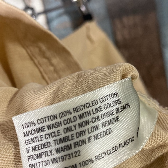 Universal thread  tan shorts - Picture 14 of 16